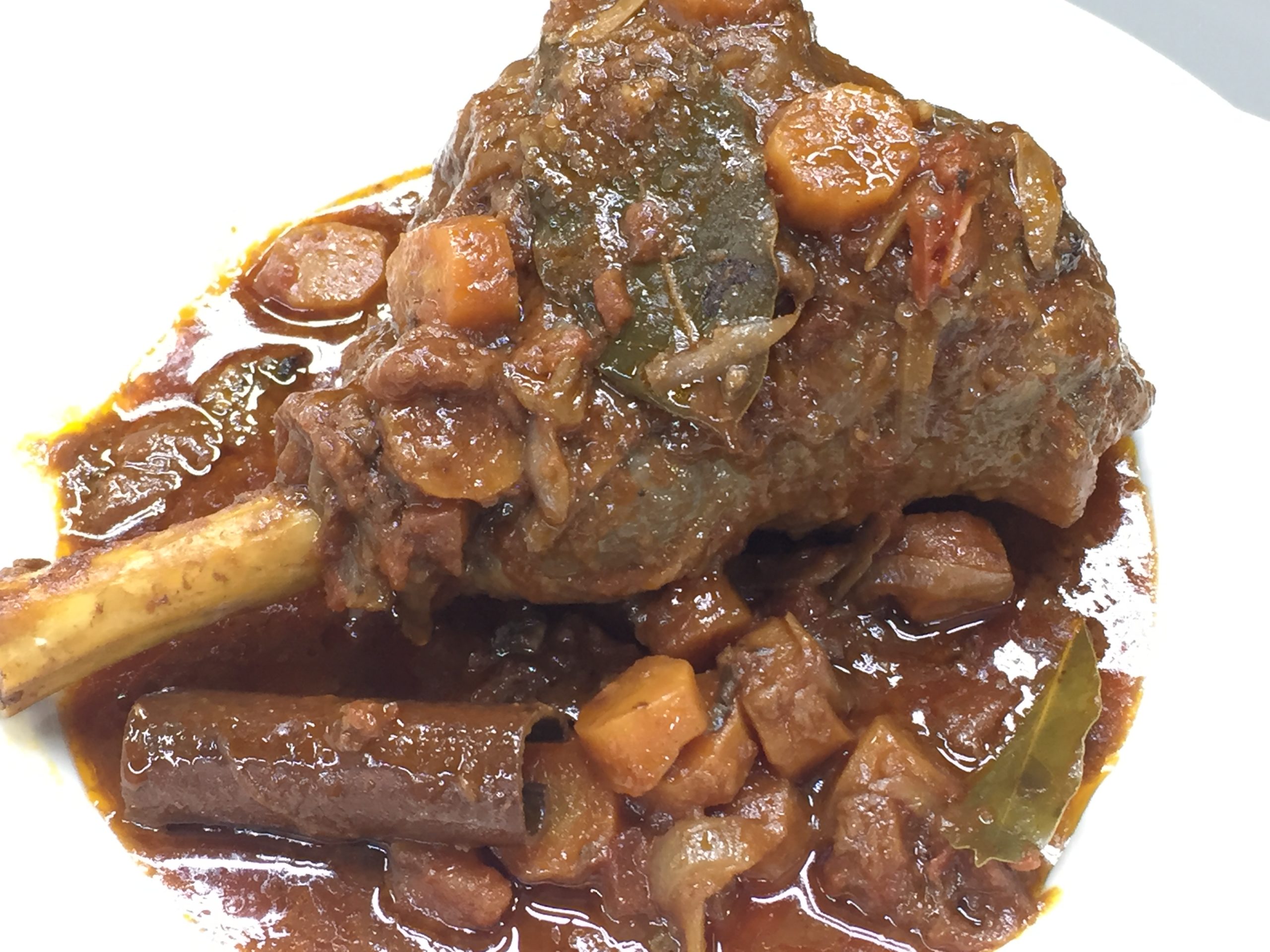 LAMB SHANKS WITH RED WINE AND TOMATOES - Scotts Supermarket