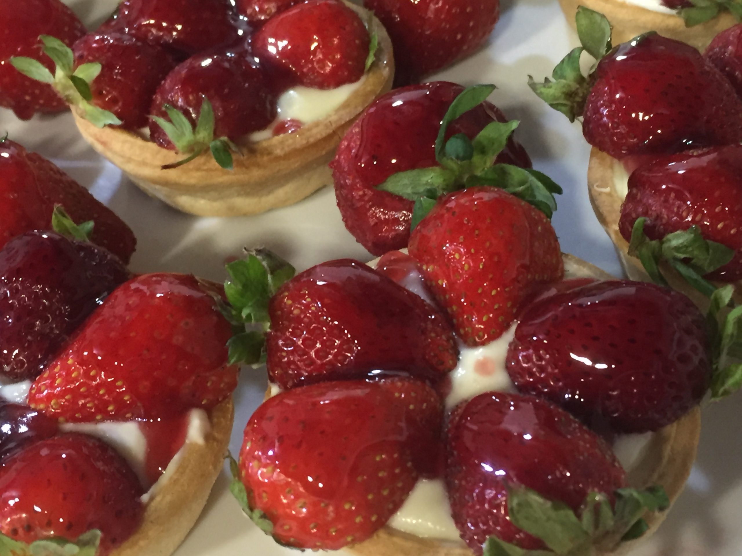 STRAWBERRY AND WHITE CHOCOLATE TARTS - Scotts Supermarket